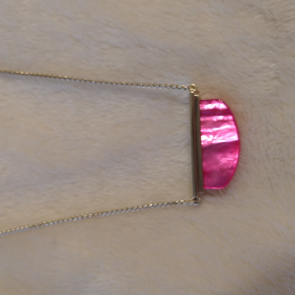 NWT Kendra Scott Dean Magenta Mother of Pearl Gold Adjustable Necklace - Picture 6 of 14